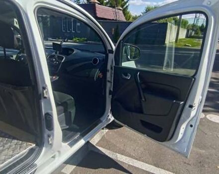 Белый Рено Кенгу, объемом двигателя 0 л и пробегом 39 тыс. км за 10500 $, фото 2 на Automoto.ua