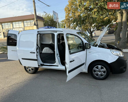 Белый Рено Кенгу, объемом двигателя 1.5 л и пробегом 168 тыс. км за 10799 $, фото 76 на Automoto.ua