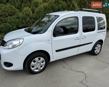Белый Рено Кенгу, объемом двигателя 1.5 л и пробегом 230 тыс. км за 10750 $, фото 1 на Automoto.ua