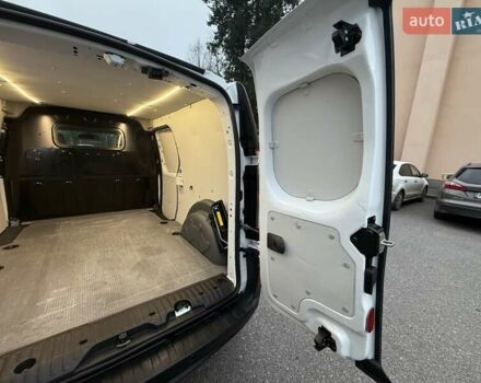 Белый Рено Кенгу, объемом двигателя 0 л и пробегом 61 тыс. км за 11900 $, фото 39 на Automoto.ua