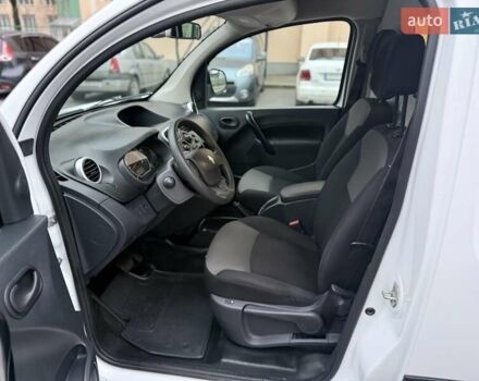 Белый Рено Кенгу, объемом двигателя 0 л и пробегом 61 тыс. км за 11900 $, фото 14 на Automoto.ua