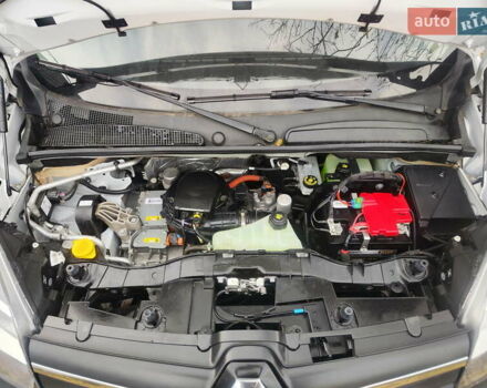 Белый Рено Кенгу, объемом двигателя 0 л и пробегом 16 тыс. км за 14700 $, фото 25 на Automoto.ua