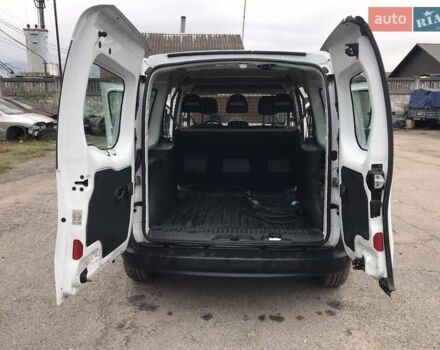 Белый Рено Кенгу, объемом двигателя 0 л и пробегом 135 тыс. км за 11855 $, фото 12 на Automoto.ua