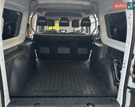 Белый Рено Кенгу, объемом двигателя 1.5 л и пробегом 138 тыс. км за 14700 $, фото 12 на Automoto.ua