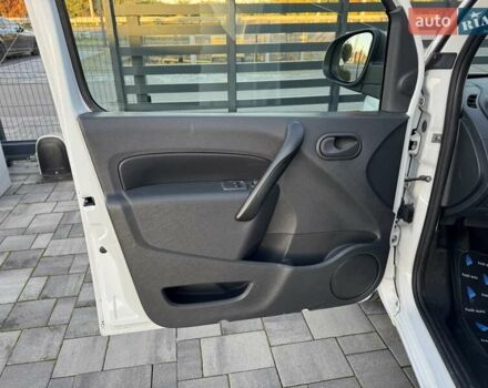 Білий Рено Кєнгу, об'ємом двигуна 0 л та пробігом 27 тис. км за 11999 $, фото 13 на Automoto.ua