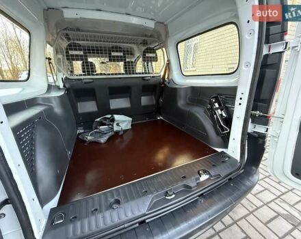 Белый Рено Кенгу, объемом двигателя 0 л и пробегом 16 тыс. км за 13500 $, фото 25 на Automoto.ua