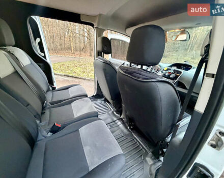 Белый Рено Кенгу, объемом двигателя 1.5 л и пробегом 201 тыс. км за 13700 $, фото 26 на Automoto.ua