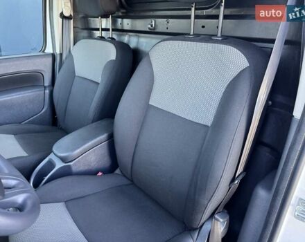 Белый Рено Кенгу, объемом двигателя 0 л и пробегом 39 тыс. км за 10500 $, фото 20 на Automoto.ua