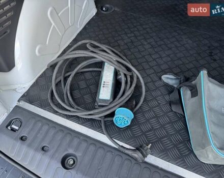 Белый Рено Кенгу, объемом двигателя 0 л и пробегом 39 тыс. км за 10500 $, фото 30 на Automoto.ua