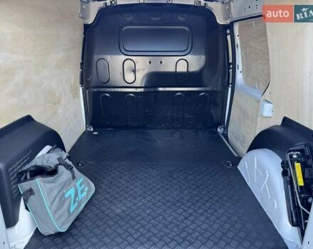 Белый Рено Кенгу, объемом двигателя 0 л и пробегом 39 тыс. км за 10500 $, фото 4 на Automoto.ua