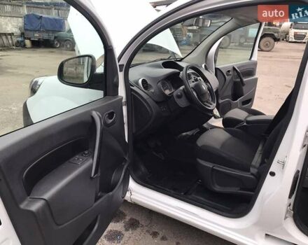 Белый Рено Кенгу, объемом двигателя 0 л и пробегом 135 тыс. км за 11855 $, фото 6 на Automoto.ua