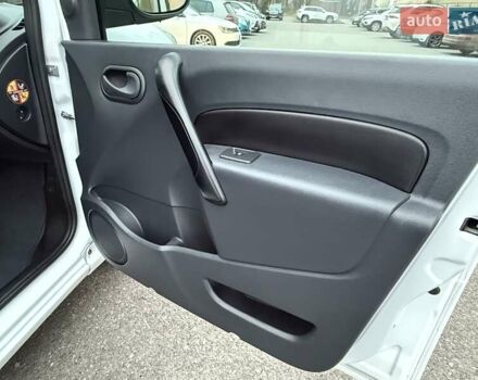 Белый Рено Кенгу, объемом двигателя 0 л и пробегом 61 тыс. км за 11900 $, фото 30 на Automoto.ua