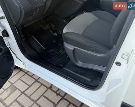 Белый Рено Кенгу, объемом двигателя 0 л и пробегом 16 тыс. км за 13500 $, фото 13 на Automoto.ua