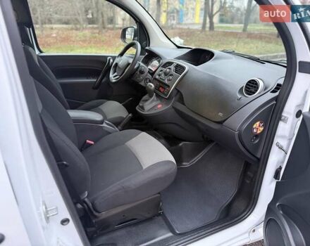 Белый Рено Кенгу, объемом двигателя 0 л и пробегом 61 тыс. км за 11900 $, фото 27 на Automoto.ua