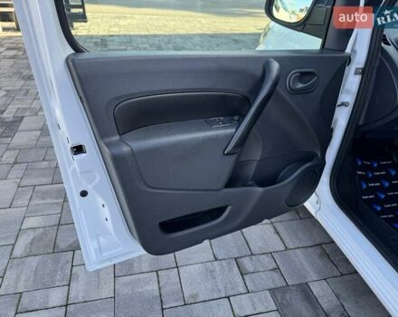 Белый Рено Кенгу, объемом двигателя 0 л и пробегом 39 тыс. км за 10500 $, фото 13 на Automoto.ua