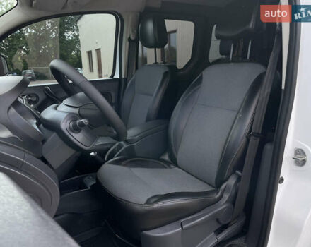 Білий Рено Кєнгу, об'ємом двигуна 1.5 л та пробігом 233 тис. км за 11999 $, фото 24 на Automoto.ua