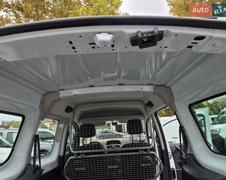 Белый Рено Кенгу, объемом двигателя 0 л и пробегом 26 тыс. км за 14100 $, фото 26 на Automoto.ua