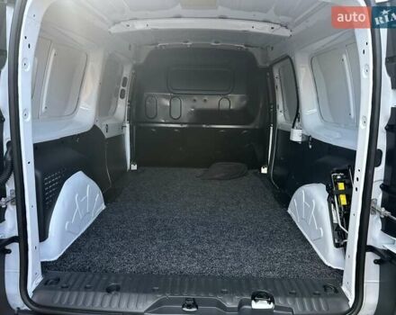 Белый Рено Кенгу, объемом двигателя 0 л и пробегом 10 тыс. км за 10700 $, фото 25 на Automoto.ua