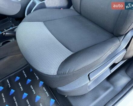 Белый Рено Кенгу, объемом двигателя 0 л и пробегом 39 тыс. км за 10500 $, фото 19 на Automoto.ua