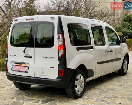 Белый Рено Кенгу, объемом двигателя 0 л и пробегом 17 тыс. км за 14399 $, фото 13 на Automoto.ua