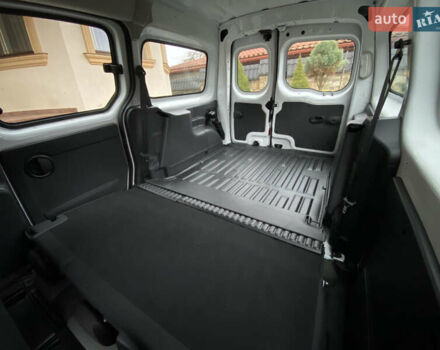 Белый Рено Кенгу, объемом двигателя 0 л и пробегом 17 тыс. км за 14399 $, фото 61 на Automoto.ua