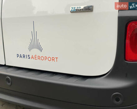 Белый Рено Кенгу, объемом двигателя 0 л и пробегом 17 тыс. км за 14399 $, фото 21 на Automoto.ua