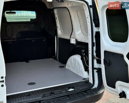 Белый Рено Кенгу, объемом двигателя 1.5 л и пробегом 164 тыс. км за 11399 $, фото 27 на Automoto.ua