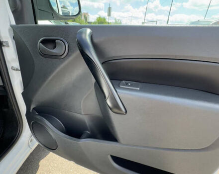 Белый Рено Кенгу, объемом двигателя 1.5 л и пробегом 149 тыс. км за 13900 $, фото 27 на Automoto.ua