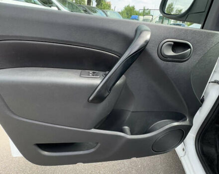 Белый Рено Кенгу, объемом двигателя 0 л и пробегом 181 тыс. км за 12600 $, фото 21 на Automoto.ua