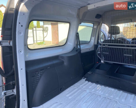 Белый Рено Кенгу, объемом двигателя 0 л и пробегом 82 тыс. км за 13200 $, фото 20 на Automoto.ua