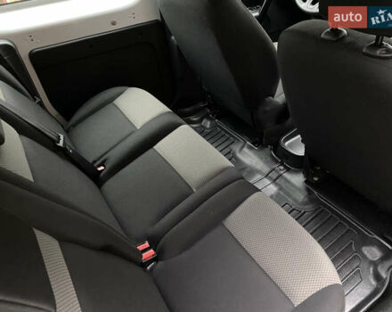 Белый Рено Кенгу, объемом двигателя 0 л и пробегом 17 тыс. км за 14399 $, фото 51 на Automoto.ua