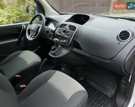 Белый Рено Кенгу, объемом двигателя 0 л и пробегом 17 тыс. км за 14399 $, фото 42 на Automoto.ua