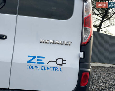 Белый Рено Кенгу, объемом двигателя 0 л и пробегом 8 тыс. км за 15500 $, фото 14 на Automoto.ua