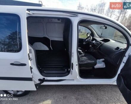 Белый Рено Кенгу, объемом двигателя 1.5 л и пробегом 180 тыс. км за 12250 $, фото 28 на Automoto.ua