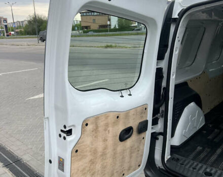 Белый Рено Кенгу, объемом двигателя 1.5 л и пробегом 190 тыс. км за 11800 $, фото 7 на Automoto.ua