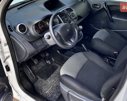 Белый Рено Кенгу, объемом двигателя 1.5 л и пробегом 164 тыс. км за 11399 $, фото 19 на Automoto.ua