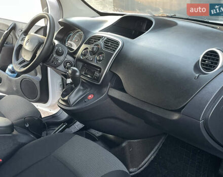 Белый Рено Кенгу, объемом двигателя 0 л и пробегом 99 тыс. км за 8250 $, фото 11 на Automoto.ua