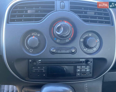 Белый Рено Кенгу, объемом двигателя 0 л и пробегом 82 тыс. км за 13200 $, фото 24 на Automoto.ua