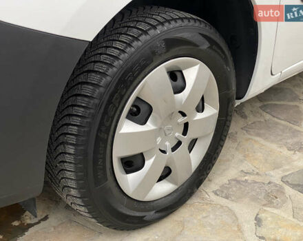 Белый Рено Кенгу, объемом двигателя 0 л и пробегом 17 тыс. км за 14399 $, фото 20 на Automoto.ua