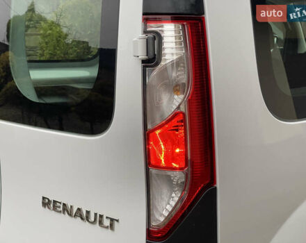 Белый Рено Кенгу, объемом двигателя 0 л и пробегом 17 тыс. км за 14399 $, фото 12 на Automoto.ua