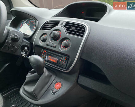 Белый Рено Кенгу, объемом двигателя 0 л и пробегом 17 тыс. км за 14399 $, фото 41 на Automoto.ua