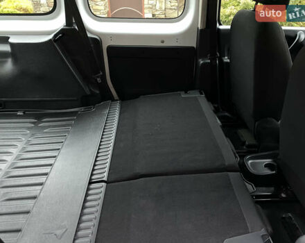 Белый Рено Кенгу, объемом двигателя 0 л и пробегом 17 тыс. км за 14399 $, фото 58 на Automoto.ua