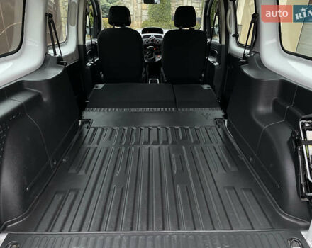 Белый Рено Кенгу, объемом двигателя 0 л и пробегом 17 тыс. км за 14399 $, фото 56 на Automoto.ua