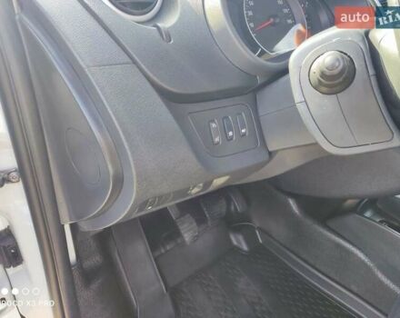 Белый Рено Кенгу, объемом двигателя 1.5 л и пробегом 180 тыс. км за 12250 $, фото 17 на Automoto.ua