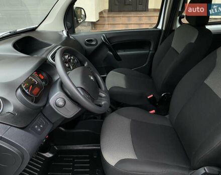 Белый Рено Кенгу, объемом двигателя 0 л и пробегом 17 тыс. км за 14399 $, фото 30 на Automoto.ua