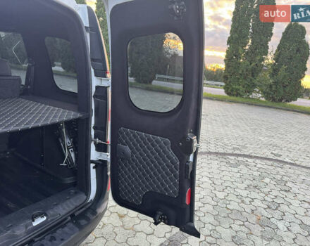 Белый Рено Кенгу, объемом двигателя 1.46 л и пробегом 190 тыс. км за 12700 $, фото 16 на Automoto.ua
