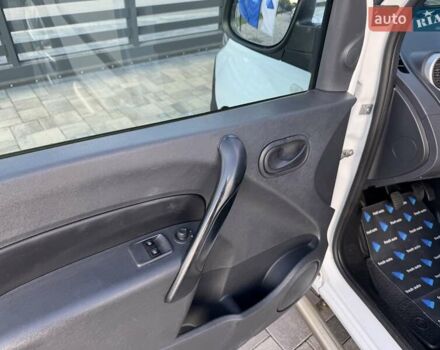 Білий Рено Кєнгу, об'ємом двигуна 1.5 л та пробігом 177 тис. км за 10250 $, фото 14 на Automoto.ua