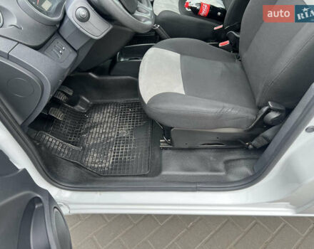 Белый Рено Кенгу, объемом двигателя 1.5 л и пробегом 190 тыс. км за 11800 $, фото 2 на Automoto.ua