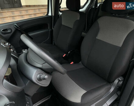 Белый Рено Кенгу, объемом двигателя 0 л и пробегом 17 тыс. км за 14399 $, фото 29 на Automoto.ua