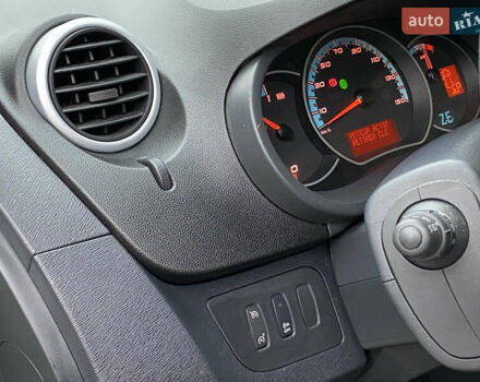 Белый Рено Кенгу, объемом двигателя 0 л и пробегом 17 тыс. км за 14399 $, фото 32 на Automoto.ua